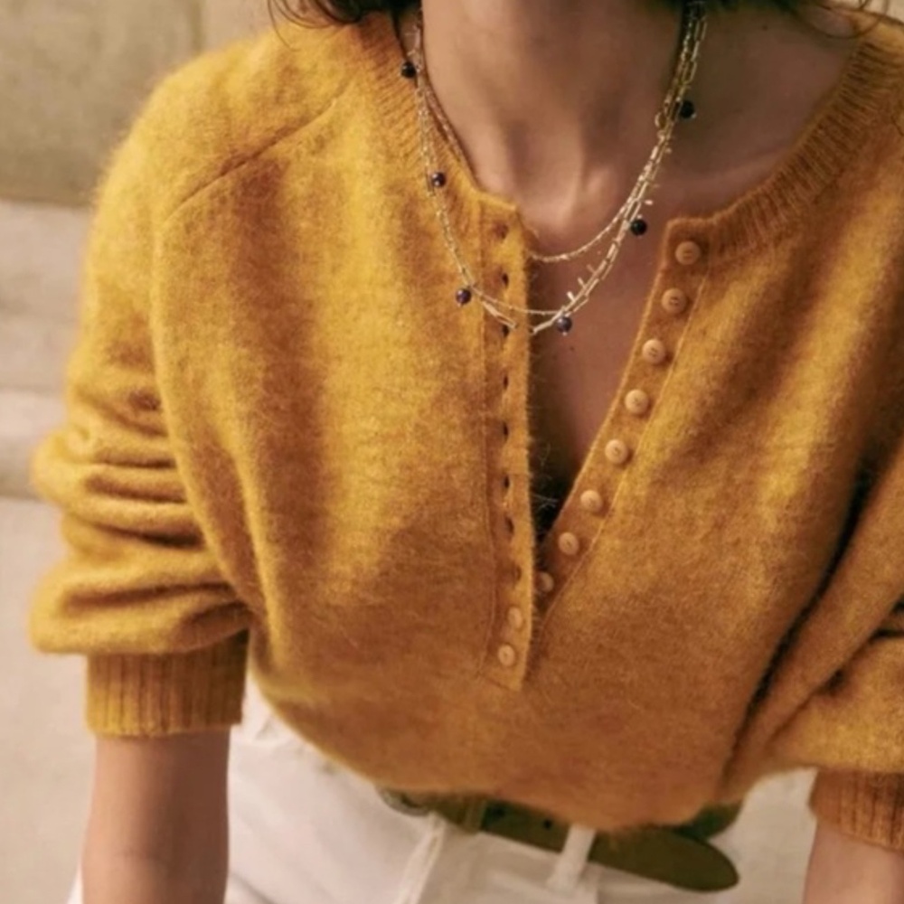 Very EUC Sézane Leon Sweater size M in Cumin (golden yellow)